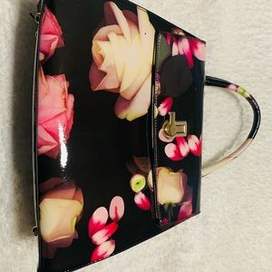 I’m selling a beautifully unique flowered bag.